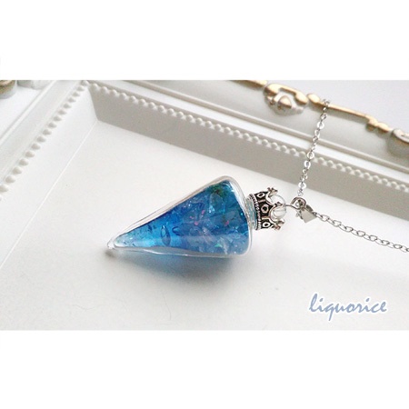 クリスタルのペンダント