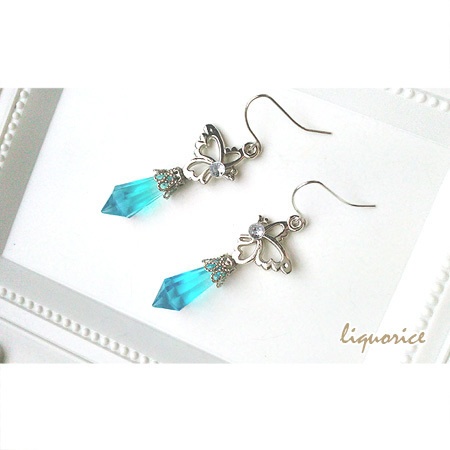 蝶々と鉱石のピアス・イヤリング