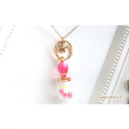 鉱石テラリウムのストラップ・ペンダント(ピンク)