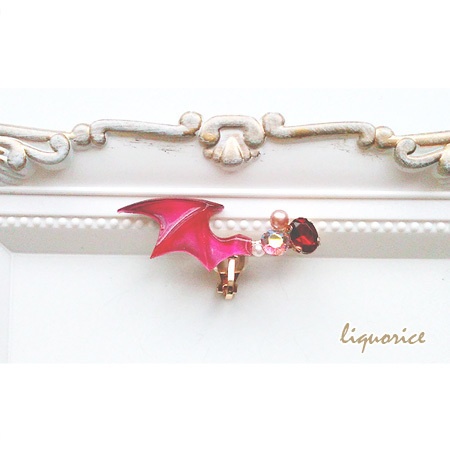 悪魔の羽根のイヤーカフ(赤色)