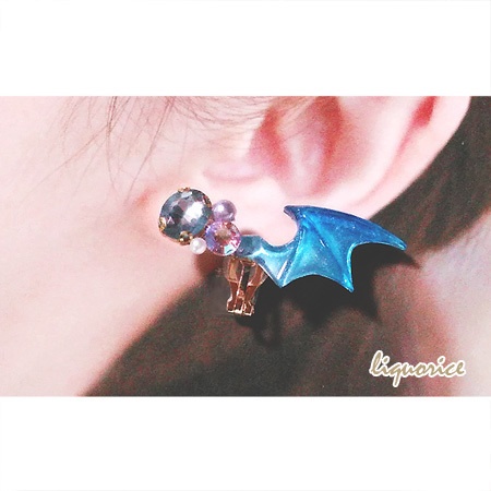 悪魔の羽根のイヤーカフ(赤色)