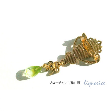 ラウンドクリスタルと雫のペンダント・ブローチピン・キーホルダー