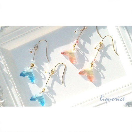 フィッシュテールのピアス・イヤリング(ピンク色)