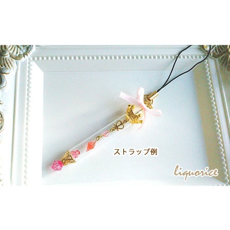 小さな欠片と王冠のガラススティックストラップ・ペンダント(ピンク)