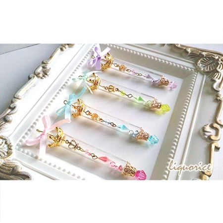 小さな欠片と王冠のガラススティックストラップ・ペンダント(紫色)