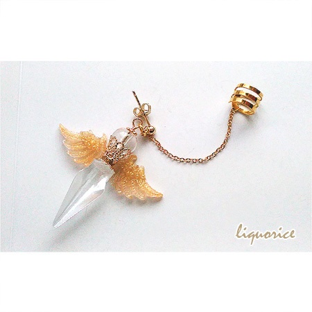 天使の羽根とクリスタルのピアス・イヤリング(イヤーカフ付)