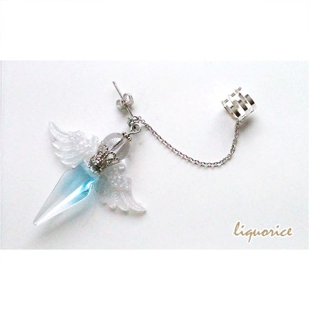 天使の羽根とクリスタルのピアス・イヤリング(イヤーカフ付)