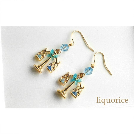 蝶と天秤のピアス・イヤリング(濃い青&水色)