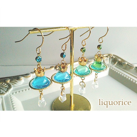 黄緑色の惑星のピアス・イヤリング