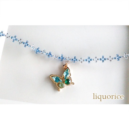 蝶々とビーズのブレスレット（青色）