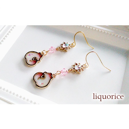狐のピアス・イヤリング(ピンク色)