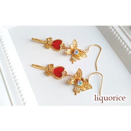 蝶と赤いハートのスティックピアス・イヤリング