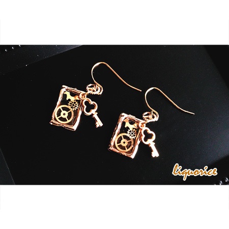 歯車と小さな鍵のピアス・イヤリング