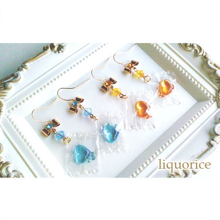 ハートキャンディーのパッケージピアス・イヤリング(水色)