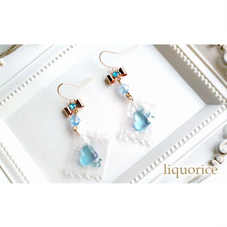 ハートキャンディーのパッケージピアス・イヤリング(水色)