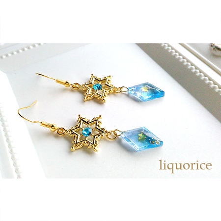 六芒星とクリスタルのピアス・イヤリング(水色&紫色)