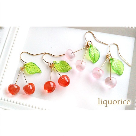 さくらんぼのピアス・イヤリング(ピンク色)