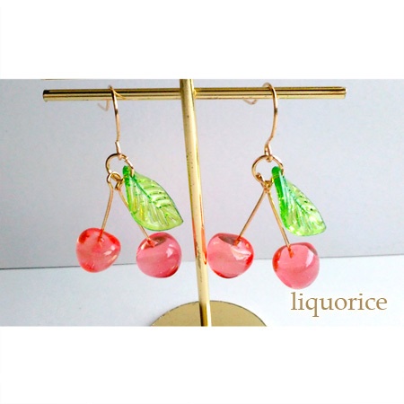 さくらんぼのピアス・イヤリング(赤色)
