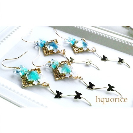 蝶々とダイヤのピアス・イヤリング(黄緑色)