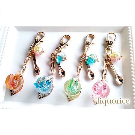 桜と蝶々ティーカップのバッグチャーム・キーホルダー