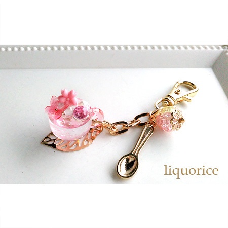 桜と蝶々ティーカップのバッグチャーム・キーホルダー