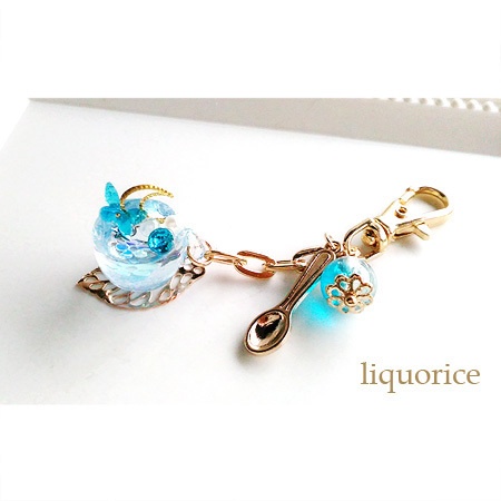 月と蝶々ティーカップのバッグチャーム・キーホルダー