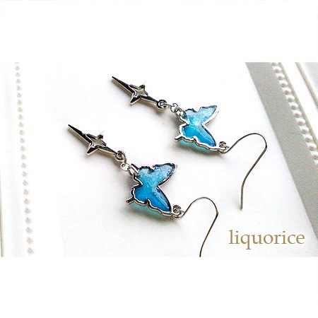 蝶々と十字のピアス・イヤリング