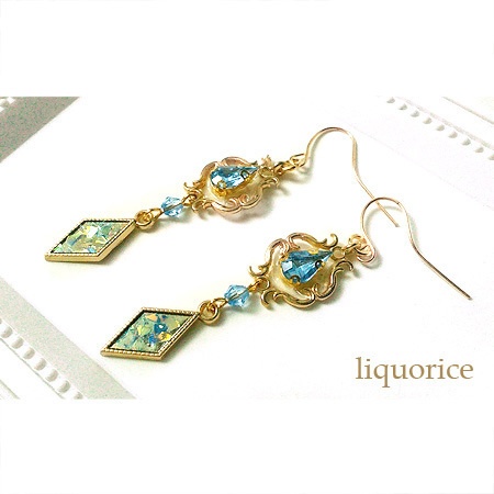 雫とダイヤのピアス・イヤリング(水色)