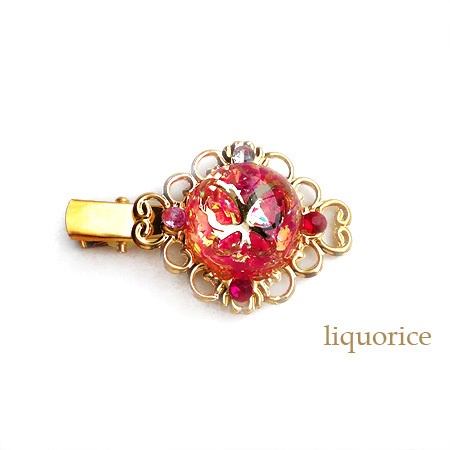 赤い蝶々のヘアクリップ