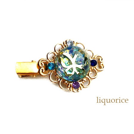 青い蝶々のヘアクリップ