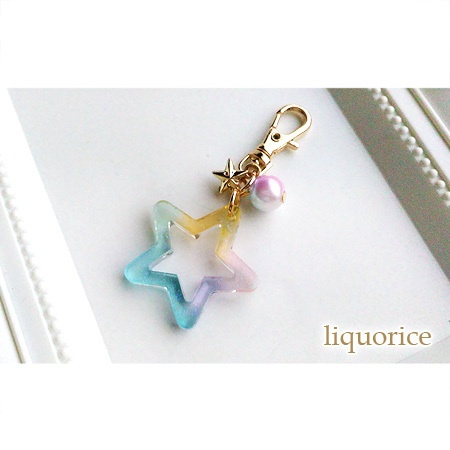 虹色の星のキーホルダー・バッグチャーム