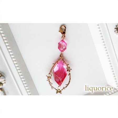 赤色鉱石のキーホルダー・バッグチャーム