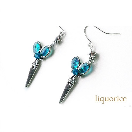 はさみのピアス・イヤリング（水色）