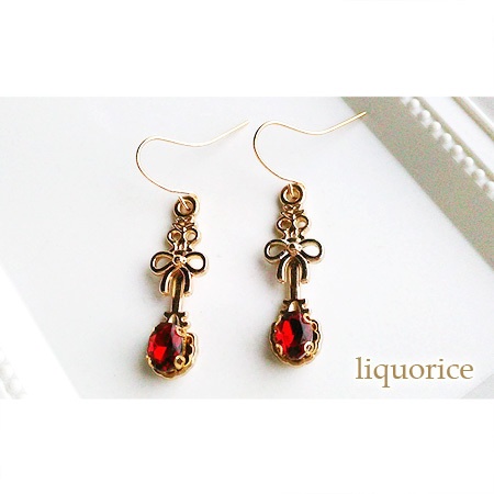 リボンとスプーンのピアス・イヤリング