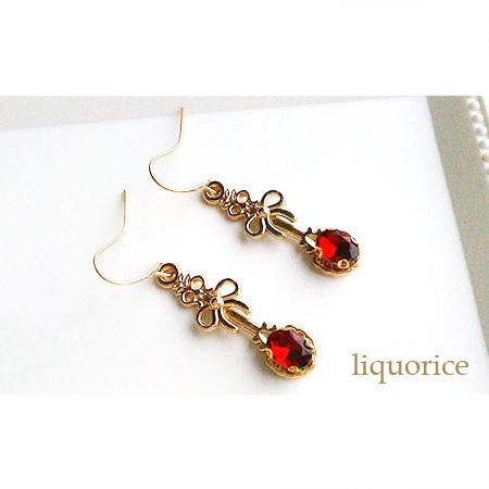 リボンとスプーンのピアス・イヤリング