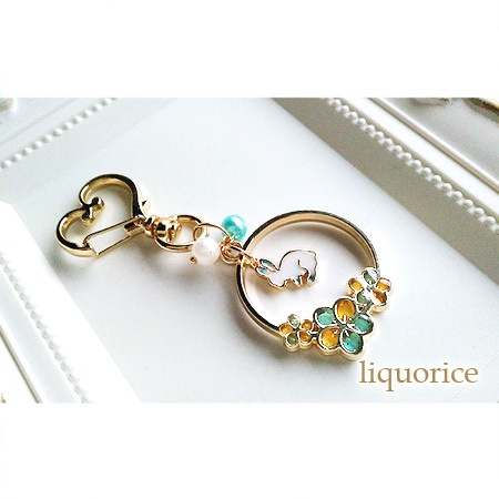 うさぎとお花のキーホルダー・バッグチャーム（水色）