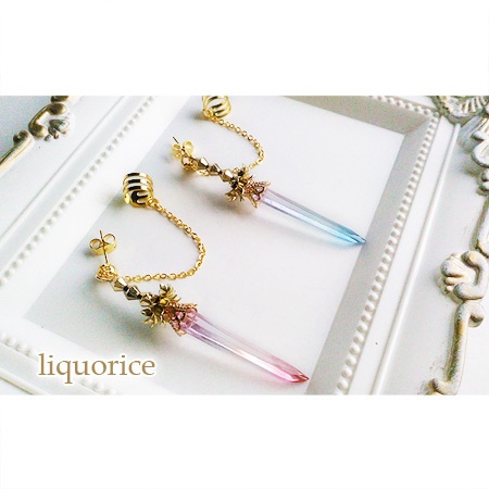 刀のイヤーカフ (ピアス・イヤリング(赤色))