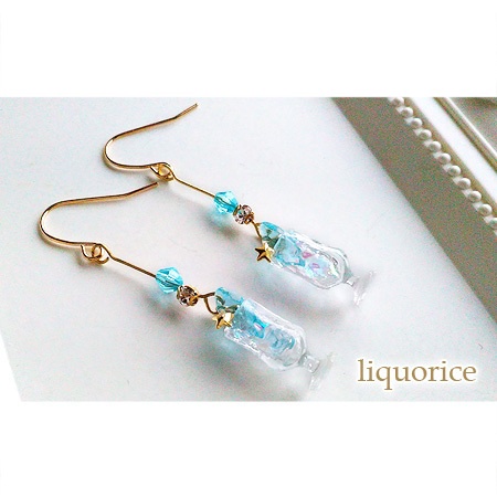 水色鉱石のソーダのピアス・イヤリング