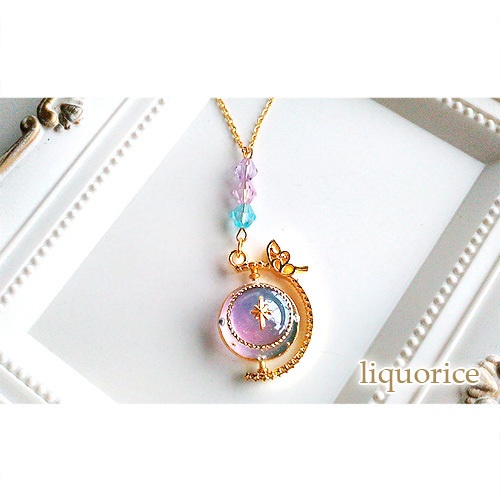 星のサークルと蝶々のネックレス・ペンダント