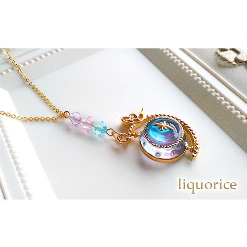 星のサークルと蝶々のネックレス・ペンダント