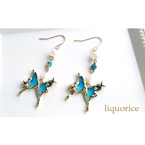 水色蝶々のピアス・イヤリング