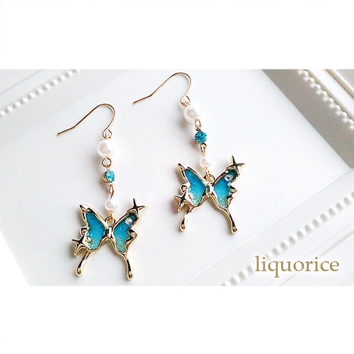 水色蝶々のピアス・イヤリング