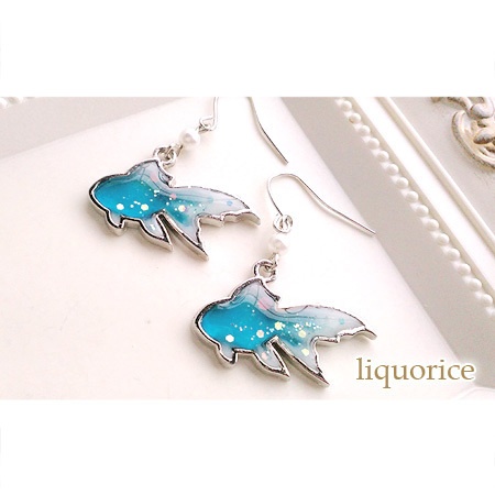 金魚のピアス・イヤリング（水色）