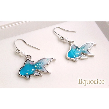 金魚のピアス・イヤリング(水色)