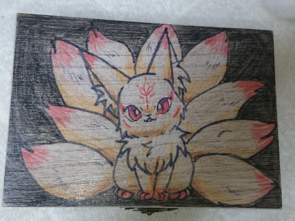 ちび九尾の狐の木箱(送料込み)