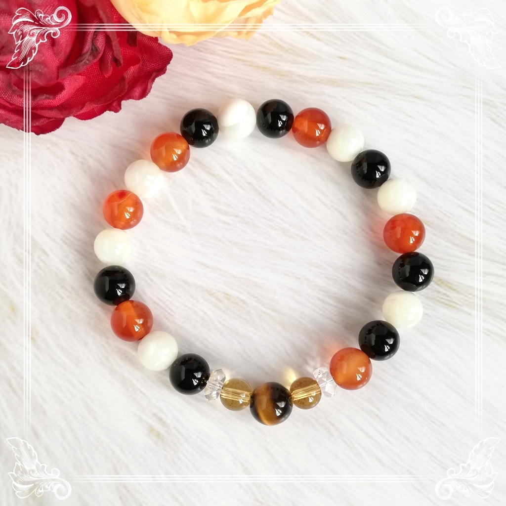 ハンドメイド 招き猫・三毛猫カラーの天然石ブレスレット