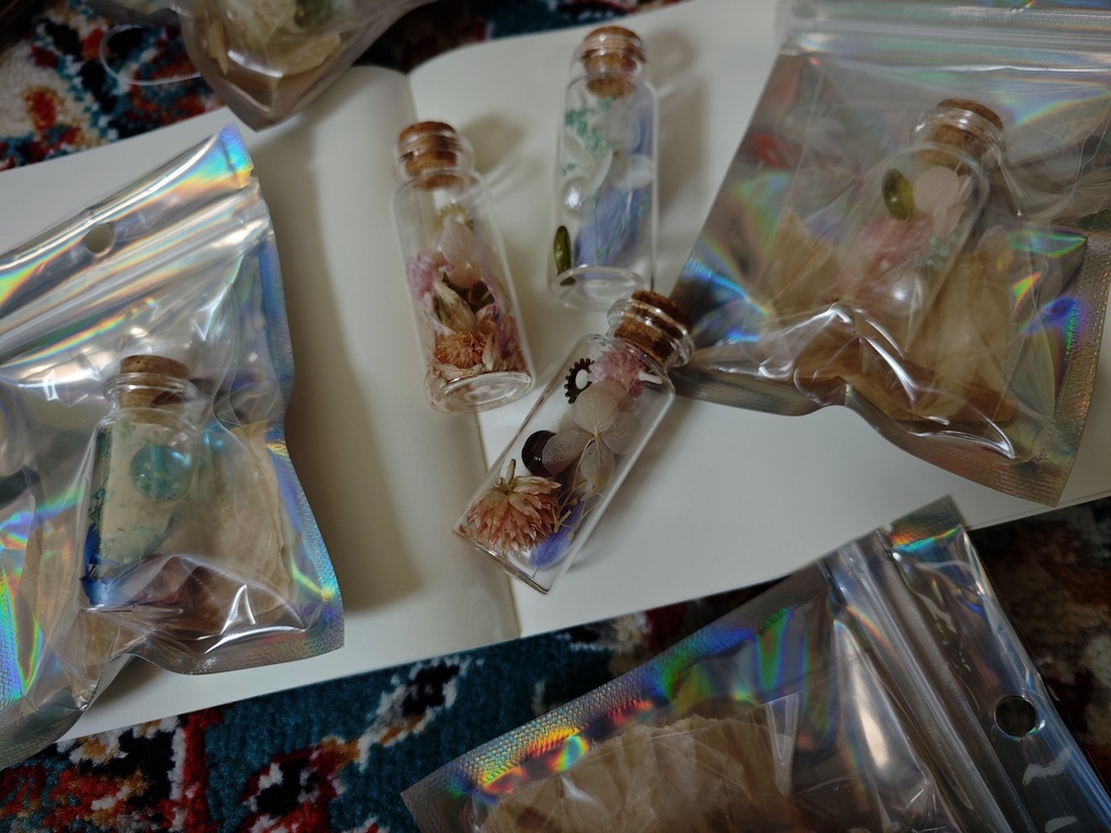 遺物を込めた不思議な小瓶。