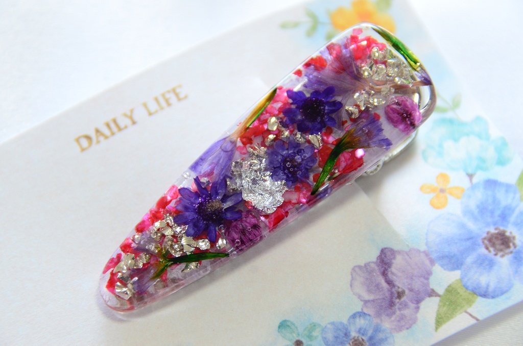 愛抱夢と忠イメージのドライフラワーヘアクリップ