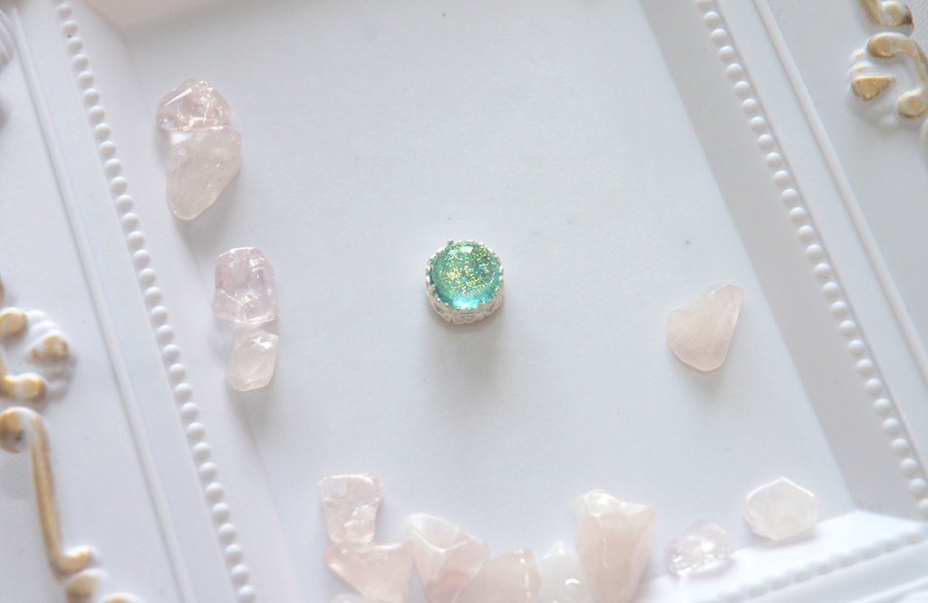 フロイドイメージのホロガラスのアンティークピアス(シルバー片耳、イヤリング変更OK)