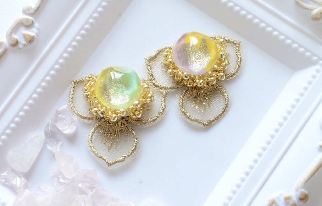 ルークとヴィルイメージの刺繡ビーズと花レースの耳飾り1